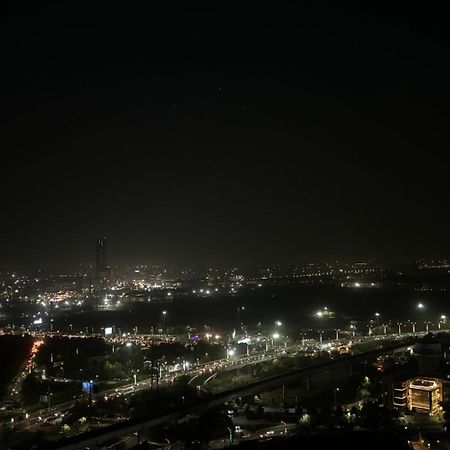 Countryside Luxury Suites - Supernova Noida Új-Delhi Kültér fotó
