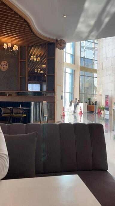 Countryside Luxury Suites - Supernova Noida Új-Delhi Kültér fotó