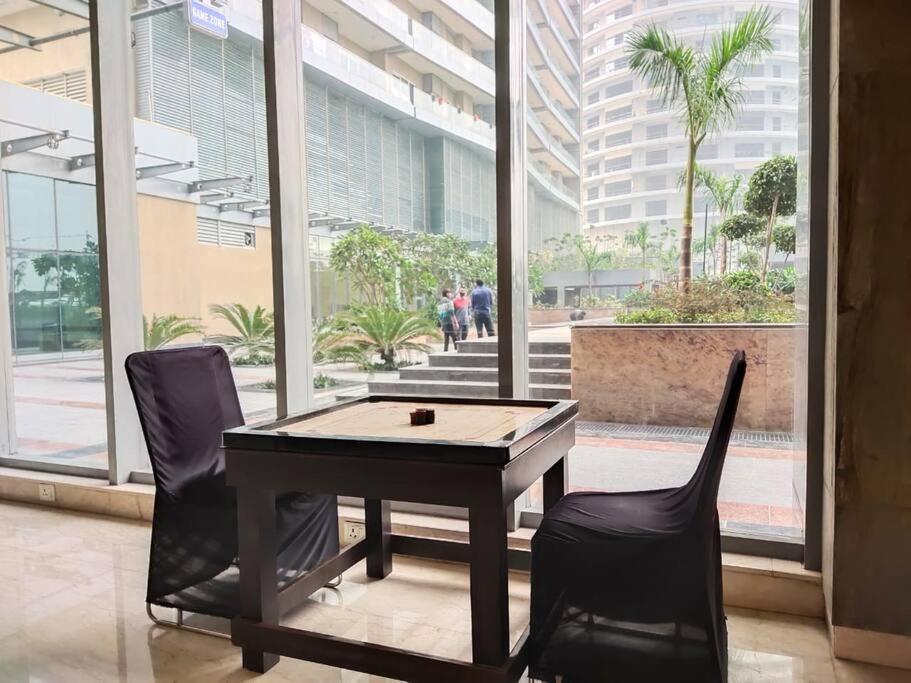 Countryside Luxury Suites - Supernova Noida Új-Delhi Kültér fotó