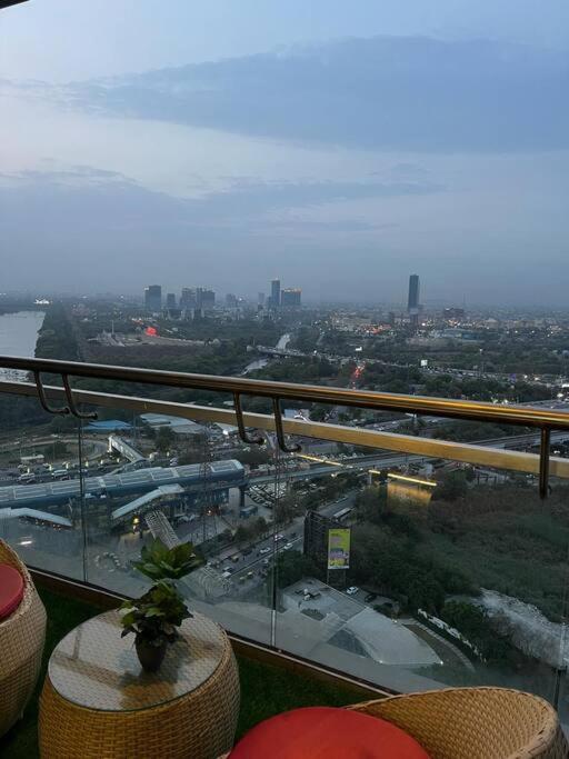 Countryside Luxury Suites - Supernova Noida Új-Delhi Kültér fotó