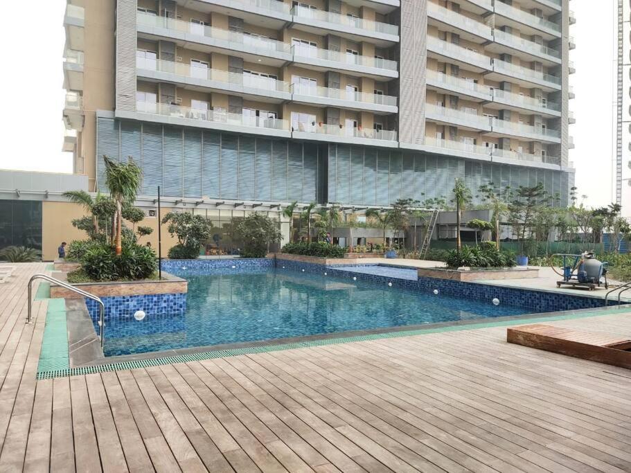 Countryside Luxury Suites - Supernova Noida Új-Delhi Kültér fotó