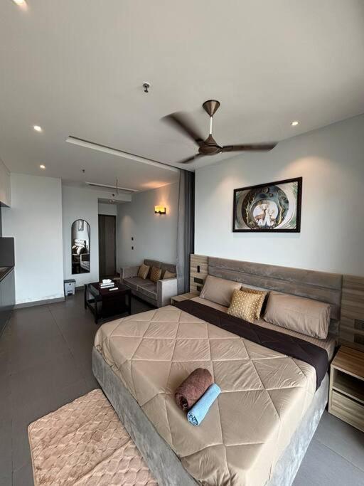 Countryside Luxury Suites - Supernova Noida Új-Delhi Kültér fotó